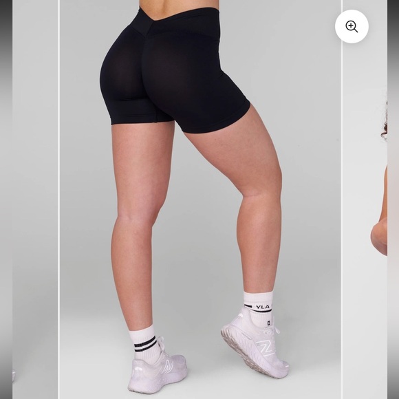 YoungLA Seamless Lift Shorts W165 Size X-Small in Black - Picture 2 of 10